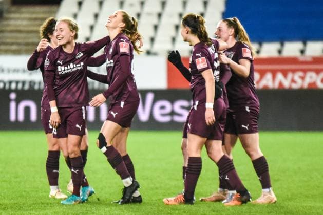Jubel SGS Essen vs. 1. FC Köln 03.02.2023 Jubel über Sieg 11. Spieltag der Flyeralarm Frauen-Bundesliga Saison 2022 2023 SGS Essen gegen den 1. FC Köln am 3. Februar 2023 im Stadion an der Hafenstraße in Essen (Nordrhein-Westfalen Deutschland). Endstand: 4:0 vor 1.307 Zuschauern.