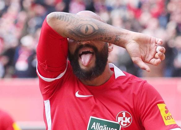 Bilder des Jahres 2023, Sport 02 Februar Sport Themen der Woche KW05 2:1 für den FC Kaiserslautern durch Terrence Boyd (13, FC Kaiserslautern), Torjubel, 04.02.2023, Fußball, 2. Bundesliga, FC Kaiserslautern - Holstein Kiel, 19. Spieltag, Saison 2022 23, Fritz Walter Stadion, Kaiserslautern, Deutschland, zmdz, ** DFB & DFL regulations prohibit any use of photographs as image sequences and or quasi-video. ** FC Kaiserslautern - Holstein Kiel *** 2 1 for FC Kaiserslautern by Terrence Boyd 13, FC Kaiserslautern , goal celebration, 04 02 2023, Football, 2 Bundesliga, FC Kaiserslautern Holstein Kiel, 19 Matchday, Season 2022 23, Fritz Walter Stadion, Kaiserslautern, Germany, zmdz, DFB DFL regulations prohibit any use of photographs as image sequences and or quasi video FC Kaiserslautern Holstein Kiel