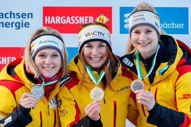 Bilder des Jahres 2023, Sport 02 Februar Sport Themen der Woche KW05 Sport Bilder des Tages Siegerehrung, Award Ceremony Einsitzer Frauen; von links: Anna Berreiter (GER, Deutschland), Julia Taubitz (GER, Deutschland), Dajana Eitberger (GER, Deutschland), 2 4 2023, Altenberg (Deutschland), Eberspaecher Luge World Cup Altenberg *** Award Ceremony, Award Ceremony Single Seater Women from left Anna Berreiter GER, Germany , Julia Taubitz GER, Germany , Dajana Eitberger GER, Germany , 2 4 2023, Altenberg Germany , Eberspaecher Luge World Cup Altenberg xprx