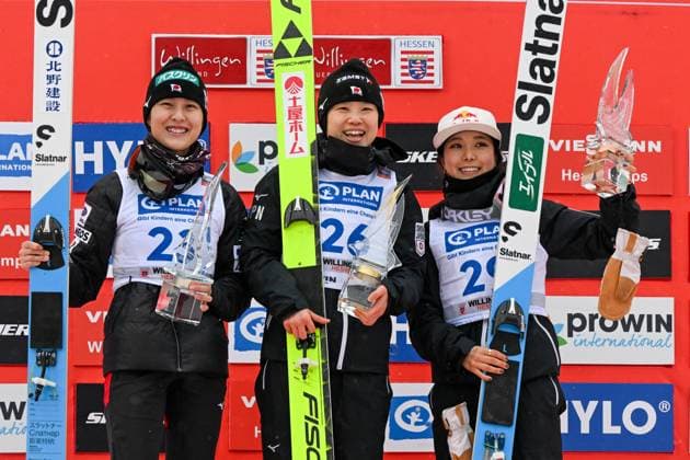 Bilder des Jahres 2023, Sport 02 Februar Sport Themen der Woche KW05 Sport Bilder des Tages NORDIC SKIING - FIS WC Willingen WILLINGEN,GERMANY,05.FEB.23 - NORDIC SKIING, Ski jumping, Skispringen, Ski, nordisch - FIS World Cup, large hill, ladies. Image shows the podium: Nozomi Maruyama, Yuki Ito and Sara Takanashi (JPN ).  GEPAxpictures xOliverxLerch
