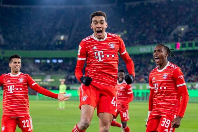 Sport Themen der Woche KW05 Sport Bilder des Tages Fußball: 1. Bundesliga, Saison 2022 2023, 19. Spieltag, VfL Wolfsburg - FC Bayern München in der Volkswagen Arena in Wolfsburg Münchens Jamal Musiala jubelt nach seinem Tor zum 1:4. WICHTIGER HINWEIS: Gemäß den Vorgaben der DFL Deutsche Fußball Liga bzw. des DFB Deutscher Fußball-Bund ist es untersagt, in dem Stadion und oder vom Spiel angefertigte Fotoaufnahmen in Form von Sequenzbildern und oder videoähnlichen Fotostrecken zu verwerten bzw. verwerten zu lassen. *** Fußball 1 Bundesliga, Saison 2022 2023, 19 Spieltag, VfL Wolfsburg FC Bayern München in der Volkswagen Arena in Wolfsburg Münchens Jamal Musiala jubilates after his goal to 1 4 IMPORTANT NOTICE In accordance with the requirements of the DFL Deutsche Fußball Liga or the DFB Deutscher Fußball Bund, it is prohibited to exploit or have exploited in the stadium and or from the game made photographs in the form of sequence images and or video-like photo series Copyright: xKirchner DavidxInderliedx