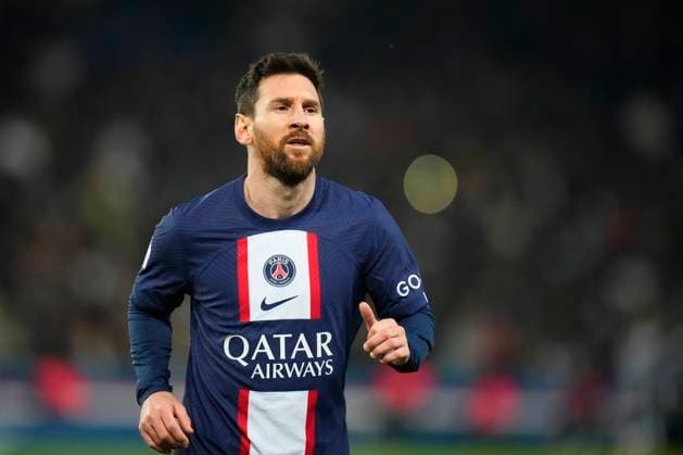 PARIS, FRANCE - FEBRUARY 4: Leo Messi going for a corner kick during the French Ligue 1 match between Paris Saint-Germain (PSG) and Toulouse FC at Parc des Princes on February 4, 2023 in Paris, France. (Photo by Glenn Gervot Icon Sportswire) SOCCER: FEB 04 French Ligue 1 - Toulouse FC at Paris Saint-Germain Icon202302043762