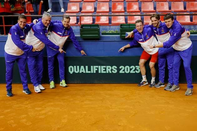 Sport Themen der Woche KW05 Sport Bilder des Tages Tennis players Vit Kopriva, Jaroslav Navratil, Adam Pavlasek, Jiri Lehecka, Tomas Machac of Czech team pose for photographers and celebrate victory after Davis Cup tennis tournament qualification against Portugal in Porto, Portugal, February 5, 2023. (CTKxPhoto PavelxLebeda) CTKPhotoF202302050019301  CTKPhotoF202302050019301