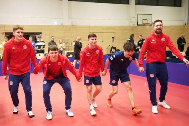 LUKA MLADENOVIC, ANDREI PUTUNTICA, CARLO ROSSI, YUTO MURAMATSU, TAMASZ KASICA MAINZ FEIERT DEN ERSTEN HEIMSIEG 1.FSV MAINZ 05-TTC NEU-ULM 1. TISCHTENNIS BUNDESLIGA MAINZ