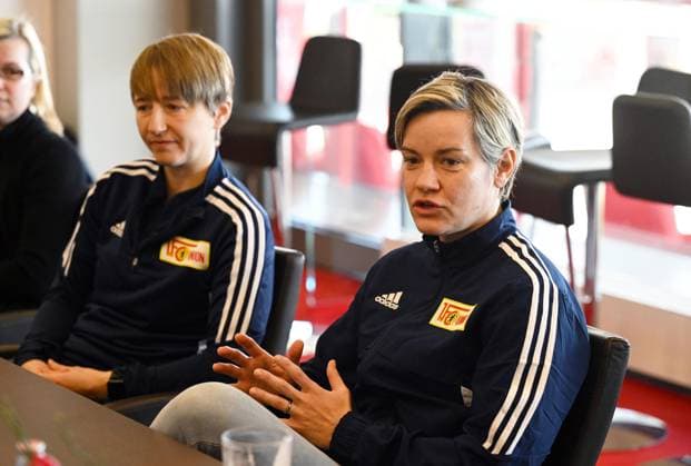 Fussball, Frauen, Regionalliga Nordost, Saison 2022 2023, 1. FC Union Berlin, Medienrunde, v. l. Trainerin Ailien Poese (1. FC Union Berlin), Sportliche Leiterin 1. Frauen Jennifer Zietz (1. FC Union Berlin), 07.02. 2022, Copyright: xMatthiasxKochx