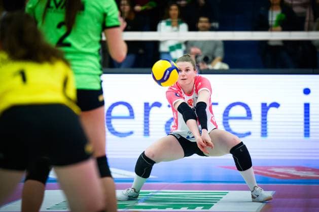 07.01.2023, Sporthalle Berg Fidel, Münster Muenster Volleyball, Bundesliga Frauen, Normalrunde, USC Münster Muenster vs. SC Potsdam Annahme Florien Reesink ( 11 Potsdam) Libero