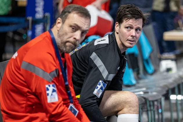 07.02.2023, Berlin, Handball, EHF European League, Gruppe D, 7. Spieltag, Max-Schmeling-Halle: Fuechse Berlin gegen HC Motor Zaporozhye. Berlins Hans Lindberg verfolgt das Spiel. Fuechse Berlin - HC Motor Zaporozhye