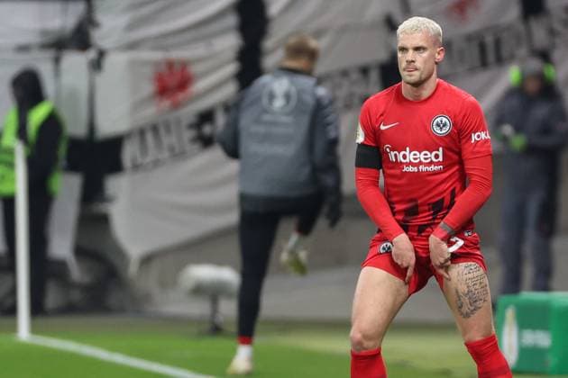 Sport Themen der Woche KW06 Sport Bilder des Tages DFB Pokal - Eintracht Frankfurt - SV Darmstadt 98 am 07.02.2023 im Deutsche Bank Park in Frankfurt Philipp Max (Frankfurt 32) gestikuliert *** DFB Cup Eintracht Frankfurt SV Darmstadt 98 on 07 02 2023 at Deutsche Bank Park in Frankfurt Philipp Max Frankfurt 32 gestures MH