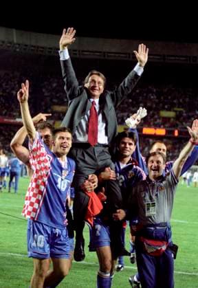 RECORD DATE NOT STATED Francuska: 20 godina od najve?eg uspjeha hrvatskog nogometa 11.07.1998., Parc des Princes, Pariz, Francuska - Utakmica za trece mjesto Svjetskog nogometnog prvenstva, Hrvatska - Nizozemska. Slavlje nakon osvojenog treceg mjesta; Zvonimir Boban, Igor Stimac, Miroslav Blazevic, Aljosa Asanovic, Marijan Mrmic. n RobertxBelosevic HISTORYxI C