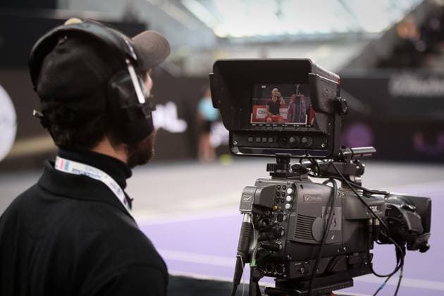 TENNIS - WTA, Tennis Damen Upper Austria Ladies Linz LINZ,AUSTRIA,08.FEB.23 - TENNIS - WTA Tour, Upper Austria Ladies Linz. Image shows a feature of a camera man.  GEPAxpictures xManfredxBinder
