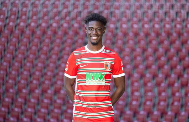 NathanaÃ«l Mbuku; FC Augsburg; 1. BL, Porträttermin 2022 2023,