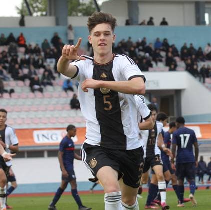 Torjubel 2:0 Deutschland, Torschütze Luca Erlein (GER) . Fussball: Länderspiel, UEFA Development Tournament in Altura, Portugal: Saison 22 23: Deutschland vs Frankreich , U16 Nationalmannschaft, 08.02.2023.