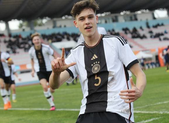 Torjubel 2:0 Deutschland, Torschütze Luca Erlein (GER) . Fussball: Länderspiel, UEFA Development Tournament in Altura, Portugal: Saison 22 23: Deutschland vs Frankreich , U16 Nationalmannschaft, 08.02.2023.
