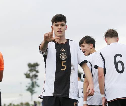 Torjubel 2:0 Deutschland, Torschütze Luca Erlein (GER) . Fussball: Länderspiel, UEFA Development Tournament in Altura, Portugal: Saison 22 23: Deutschland vs Frankreich , U16 Nationalmannschaft, 08.02.2023.
