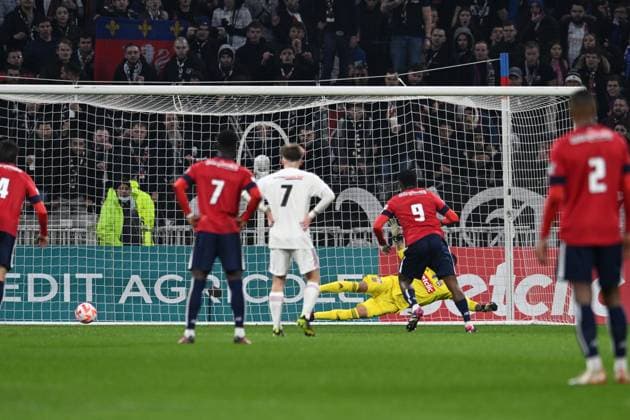 Anthony Lopes (lyon) vs Jonathan David (lille) FOOTBALL: Olympique Lyonnais vs Lille Olympique Sporting Club - 8e Coupe de France - 08 02 2023 FredericChambert Panoramic 