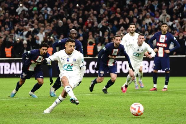 penalty - Alexis Sanchez (Olympique de Marseille) FOOTBALL : Olympique de Marseille vs PSG - Coupe de France - 8eme de finale - Marseille - 08 02 2023 NorbertScanella Panoramic 