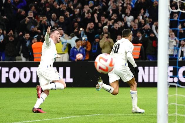 joie - Alexis Sanchez (Olympique de Marseille) - Jordan Veretout (Olympique de Marseille) - Gianluigi Donnarumma (PSG) FOOTBALL : Olympique de Marseille vs PSG - Coupe de France - 8eme de finale - Marseille - 08 02 2023 NorbertScanella Panoramic 