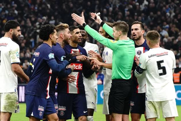 Francois Letexier (arbitre) - Sergio Ramos (PSG) - Achraf Hakimi (PSG) - Marquinhos (PSG) FOOTBALL : Olympique de Marseille vs PSG - Coupe de France - 8eme de finale - Marseille - 08 02 2023 NorbertScanella Panoramic 