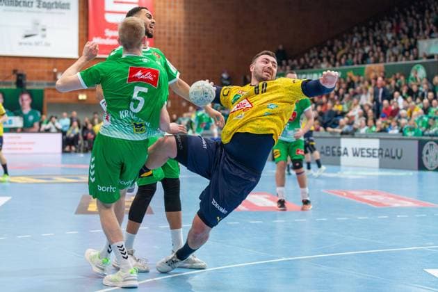 v.l. Florian Kranzmann (GWD Minden, 05), Mohamed Amine Darmoul (GWD Minden, 71), Jannik Kohlbacher (Rhein-Neckar Loewen, 80) GER, GWD Minden vs. Rhein-Neckar Loewen, Handball, 1. Bundesliga, 19. Spieltag, Spielzeit 2022 2023, 09.02.2023 GER, GWD Minden vs. Rhein-Neckar Loewen, Handball, 1. Bundesliga, 19. Spieltag, Spielzeit 2022 2023, 09.02.2023 Minden Copyright: xEibner-Pressefotox xJanxStrohdiekx EP_EER