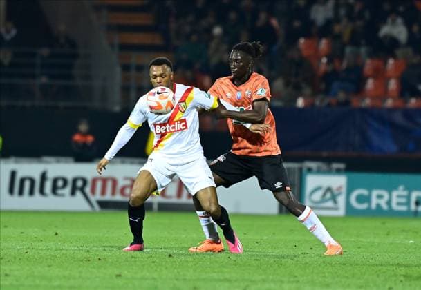 B Meite ( 4 - FC Lorient ) - I Openda ( 11 - Lens ) - FOOTBALL : Lorient vs Lens - Coupe de France - 09 02 2023 FedericoPestellini Panoramic 