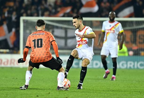 A Thomasson ( 8 - Lens ) - E Le Fee ( 10 - FC Lorient ) - FOOTBALL : Lorient vs Lens - Coupe de France - 09 02 2023 FedericoPestellini Panoramic 