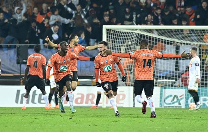 Joie des joueurs de Lorient apres le but de E Le Fee ( 10 - FC Lorient ) - FOOTBALL : Lorient vs Lens - Coupe de France - 09 02 2023 FedericoPestellini Panoramic 