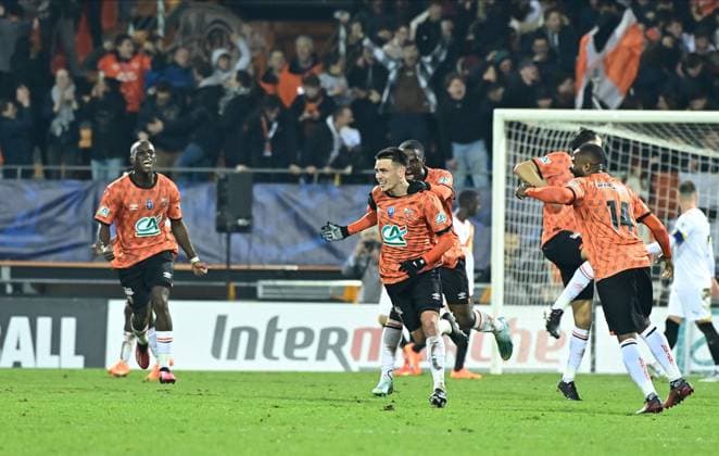 Joie des joueurs de Lorient apres le but de E Le Fee ( 10 - FC Lorient ) - FOOTBALL : Lorient vs Lens - Coupe de France - 09 02 2023 FedericoPestellini Panoramic 