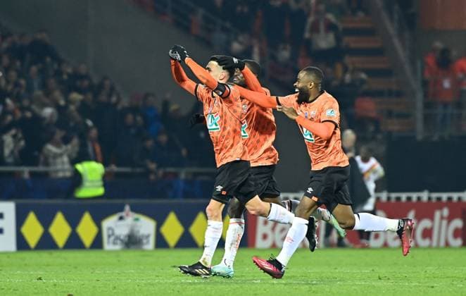Joie des joueurs de Lorient apres le but de E Le Fee ( 10 - FC Lorient ) - FOOTBALL : Lorient vs Lens - Coupe de France - 09 02 2023 FedericoPestellini Panoramic 