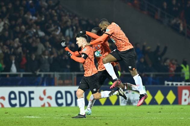 Joie des joueurs de Lorient apres le but de E Le Fee ( 10 - FC Lorient ) - FOOTBALL : Lorient vs Lens - Coupe de France - 09 02 2023 FedericoPestellini Panoramic 