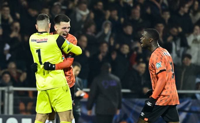 Joie des joueurs de Lorient apres le but de E Le Fee ( 10 - FC Lorient ) - FOOTBALL : Lorient vs Lens - Coupe de France - 09 02 2023 FedericoPestellini Panoramic 