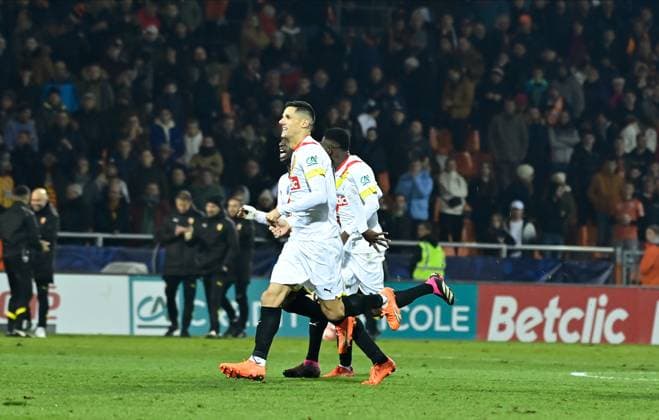 Joie des joueurs de Lens en fin de match apres sa victoire - F Sotoca ( 17 - Lens ) - FOOTBALL : Lorient vs Lens - Coupe de France - 09 02 2023 FedericoPestellini Panoramic 
