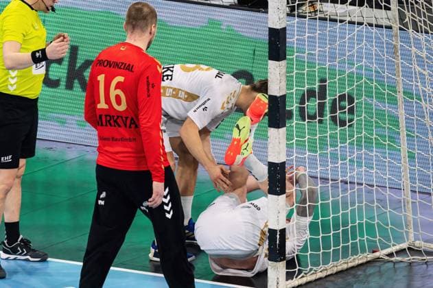 Niclas Ekberg (THW Kiel 18) liegt mit Verletzung am Boden THW Kiel vs. Industria Kielce, Handball, EHF Champions League, Gruppenphase, Spieltag 11, Saison 2022 2023, 09.02.2023 -Pressefoto Marcel von Fehrn THW Kiel vs. Industria Kielce, Handball, EHF Champions League, Gruppenphase, Spieltag 11, Saison 2022 2023, 09.02.2023 Kiel Copyright: xEibner-Pressefoto MarcelxvonxFehrnx EP_EER