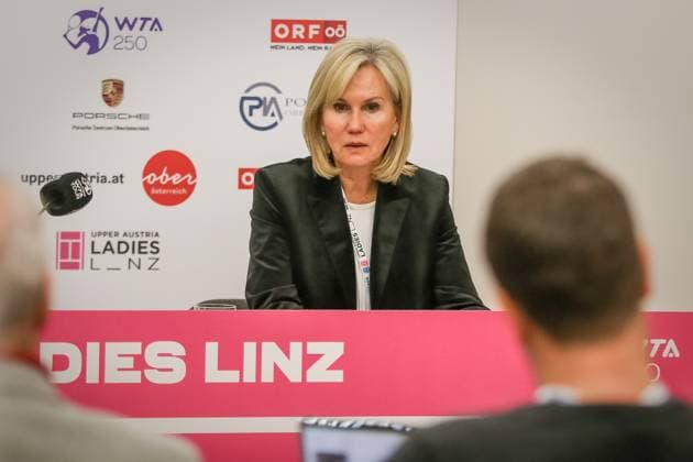 TENNIS - WTA, Tennis Damen Upper Austria Ladies Linz LINZ,AUSTRIA,10.FEB.23 - TENNIS - WTA Tour, Upper Austria Ladies Linz. Image shows president Micky Lawler (WTA) at the round table.  GEPAxpictures xManfredxBinder