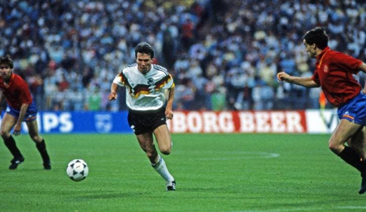 17.06.88 Deutschland - Spanien Deutschland, München, 17.06.1988, Fussball, Europameisterschaft EM 1988 in Deutschland, Deutschland - Spanien (2:0): Lothar Matthäus (Deutschland).
