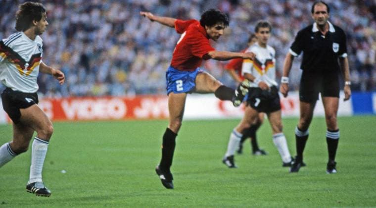 17.06.88 Deutschland - Spanien Deutschland, München, 17.06.1988, Fussball, Europameisterschaft EM 1988 in Deutschland, Deutschland - Spanien (2:0): v.l. Olaf Thon (Deutschland), Tomas Renones (Spanien).