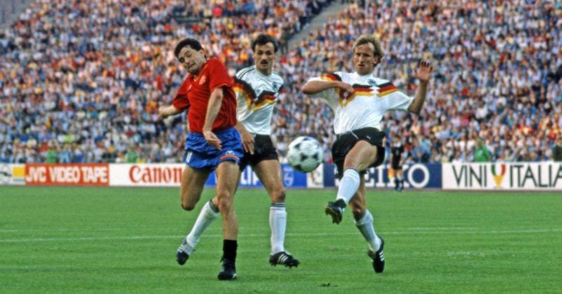 17.06.88 Deutschland - Spanien Deutschland, München, 17.06.1988, Fussball, Europameisterschaft EM 1988 in Deutschland, Deutschland - Spanien (2:0): v.l. Rafael Gordillo (Spanien), Jürgen Kohler, Andreas Brehme (beide Deutschland).