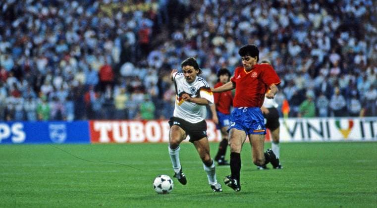 17.06.88 Deutschland - Spanien Deutschland, München, 17.06.1988, Fussball, Europameisterschaft EM 1988 in Deutschland, Deutschland - Spanien (2:0): li. Olaf Thon (Deutschland).