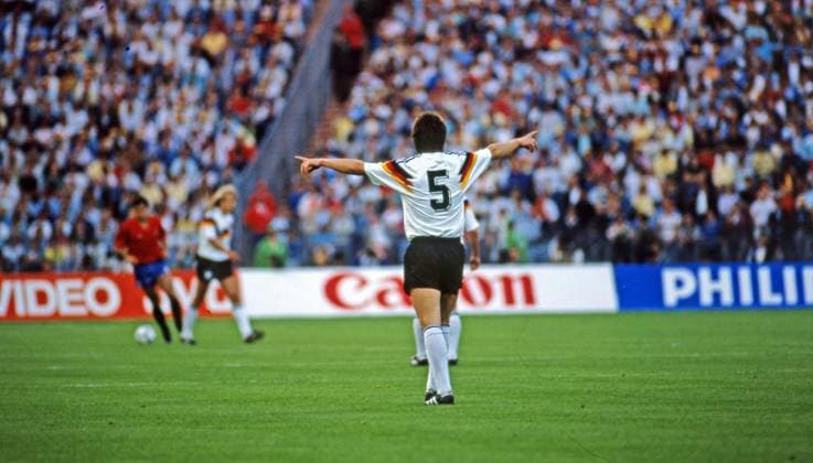 17.06.88 Deutschland - Spanien Deutschland, München, 17.06.1988, Fussball, Europameisterschaft EM 1988 in Deutschland, Deutschland - Spanien (2:0): Matthias Herget (Deutschland).