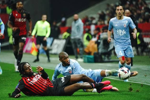 Jordan Lotomba (OGC Nice) - Mohamed Youssouf (AC Ajaccio) FOOTBALL : OGC Nice vs AC Ajaccio - Ligue 1 Ubereats - Nice - 10 02 2023 NorbertScanella Panoramic 