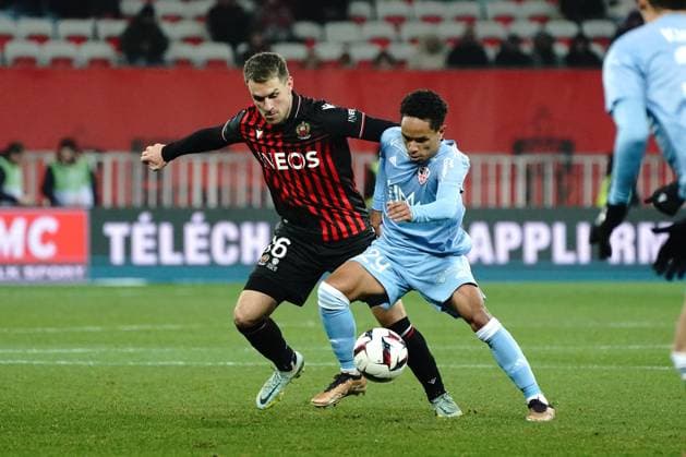 Aaron Ramsey (OGC Nice) - Florian Chabrolle (AC Ajaccio) FOOTBALL : OGC Nice vs AC Ajaccio - Ligue 1 Ubereats - Nice - 10 02 2023 NorbertScanella Panoramic 