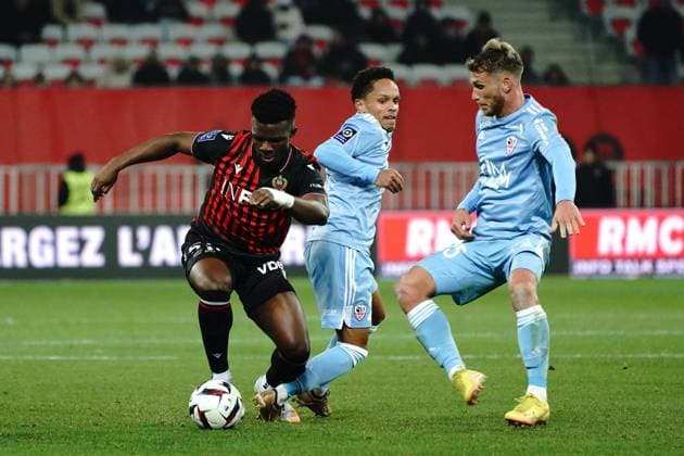 Youssuf Ndayishimiye (OGC Nice) - Clement Vidal (AC Ajaccio) FOOTBALL : OGC Nice vs AC Ajaccio - Ligue 1 Ubereats - Nice - 10 02 2023 NorbertScanella Panoramic 
