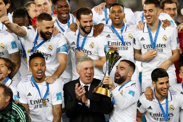 Sport Themen der Woche KW06 Sport Bilder des Tages Real Madrid players and head coach Carlo Ancelotti (C) pose with the trophy after the victory at the FIFA Club World Cup s final soccer match between Real Madrid and Al Hilal played at the Prince Moulay Abdellah stadium in Rabat, Morocco, 11 February 2023. REAL MADRID - AL HILAL !ACHTUNG: NUR REDAKTIONELLE NUTZUNG!  Copyright: xJulioxMunozx GRAF2047 20230211-5d84e834301fce9d427b1d4ba765d3f6266dd05e