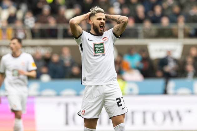 Fußball: 2. Bundesliga, Saison 2022 2023, 20. Spieltag, FC St. Pauli - 1. FC Kaiserslautern am 12.02.2023 in Hamburg (Hamburg) Kaiserslauterns Lex Tyger Lobinger ärgert sich über eine vergebene Torchance WICHTIGER HINWEIS: Gemäß den Vorgaben der DFL Deutsche Fußball Liga bzw. des DFB Deutscher Fußball-Bund ist es untersagt, in dem Stadion und oder vom Spiel angefertigte Fotoaufnahmen in Form von Sequenzbildern und oder videoähnlichen Fotostrecken zu verwerten bzw. verwerten zu lassen. Copyright: xKirchner MarcoxSteinbrennerx