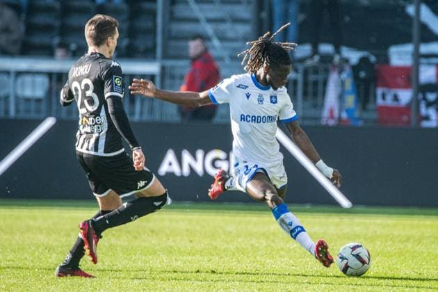 Gideon Mensah (AJ Auxerre) FOOTBALL : Angers SCO vs AJ Auxerre - Ligue 1 - Journee 23 - 12 02 2023 BaptisteAutissier Panoramic 