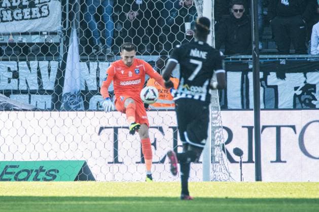 Ionut Radu (AJ Auxerre) FOOTBALL : Angers SCO vs AJ Auxerre - Ligue 1 - Journee 23 - 12 02 2023 BaptisteAutissier Panoramic 