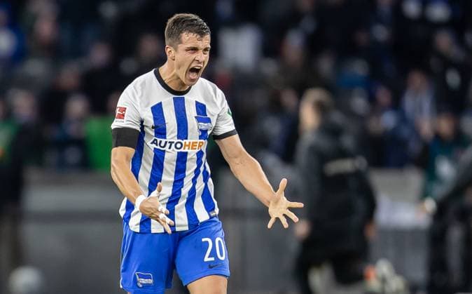 Sport Themen der Woche KW06 Sport Bilder des Tages Berlin, 12.02.2023, Fussball, Bundesliga, 20. Spieltag, Hertha BSC - Bor. Moenchengladbach, Olympiastadion. Berlins Marc Oliver Kempf jubelt nach 3:1 Treffer von Teamkollegen. DFL regulations and DFB regulations prohibit any use of photographs as image sequences and or quasi-video, Foto: Andreas Gora Hertha BSC - Bor. Moenchengladbach *** Berlin, 12 02 2023, Football, Bundesliga, 20 Matchday, Hertha BSC Bor Moenchengladbach, Olympiastadion Berlins Marc Oliver Kempf cheers after 3 1 goal by teammates DFL regulations and DFB regulations prohibit any use of photographs as image sequences and or quasi video, Foto Andreas Gora Hertha BSC Bor Moenchengladbach