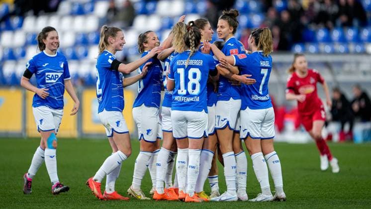 Spielerinnen der TSG 1899 Hoffenheim, jubeln über das Tor zum 3:0, Jubel, Torjubel, Torerfolg, celebrate the goal, goal, celebration, Jubel ueber das Tor, optimistisch, Spielszene, Highlight, Action, Aktion, 12.02.2023, Sinsheim (Hoffenheim) (Deutschland), Fussball, Flyeralarm Frauen-Bundesliga, TSG 1899 Hoffenheim - 1. FC Köln, 12.02.2023, Sinsheim (Hoffenheim) (Deutschland), Fussball, Flyeralarm Frauen-Bundesliga, TSG 1899 Hoffenheim - 1. FC Köln, DFB DFL REGULATIONS PROHIBIT ANY USE OF PHOTOGRAPHS AS IMAGE SEQUENCES AND OR QUASI-VIDEO.
