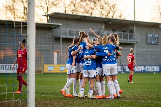 Melissa Koessler (TSG Hoffenheim, 25), Ereleta Memeti (TSG Hoffenheim, 23), Chantal Hagel (TSG Hoffenheim, 07), Julia Hickelsberger (TSG Hoffenheim, 18) und Team jubeln ueber das Tor zum 2:0, GER, TSG 1899 Hoffenheim vs. 1. FC Koeln, Fussball Flyeralarm Frauen Bundesliga, 12. Spieltag, Spielzeit 2022 2023, 12.02.2023 GER, TSG 1899 Hoffenheim vs. 1. FC Koeln, Fussball Flyeralarm Frauen Bundesliga, 12. Spieltag, Spielzeit 2022 2023, 12.02.2023 Hoffenheim Copyright: xEibner Memmlerx EP_MMR