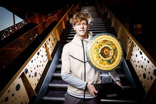 Bilder des Jahres 2023, Sport 02 Februar Sport Themen der Woche KW06 Sport Bilder des Tages Jannik Sinner (Ita) brandissant le trophee du vainqueur TENNIS : Victoire de Jannik Sinner au 13e Open Sud de France - Finale - 12 02 2023 JBAutissier Panoramic 