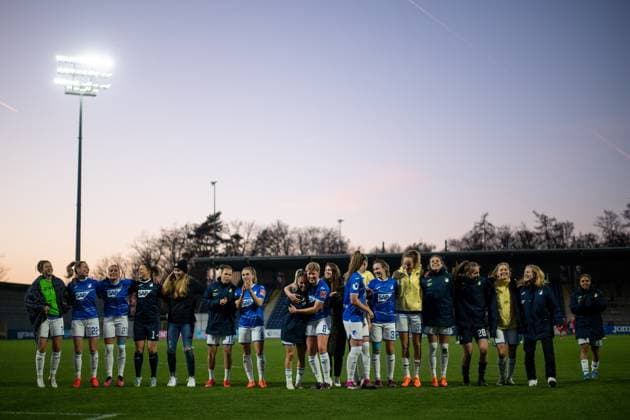 Die Spielerinnen der TSG Hoffenheim jubeln ueber den Sieg, GER, TSG 1899 Hoffenheim vs. 1. FC Koeln, Fussball Flyeralarm Frauen Bundesliga, 12. Spieltag, Spielzeit 2022 2023, 12.02.2023 GER, TSG 1899 Hoffenheim vs. 1. FC Koeln, Fussball Flyeralarm Frauen Bundesliga, 12. Spieltag, Spielzeit 2022 2023, 12.02.2023 Hoffenheim Copyright: xEibner Memmlerx EP_MMR